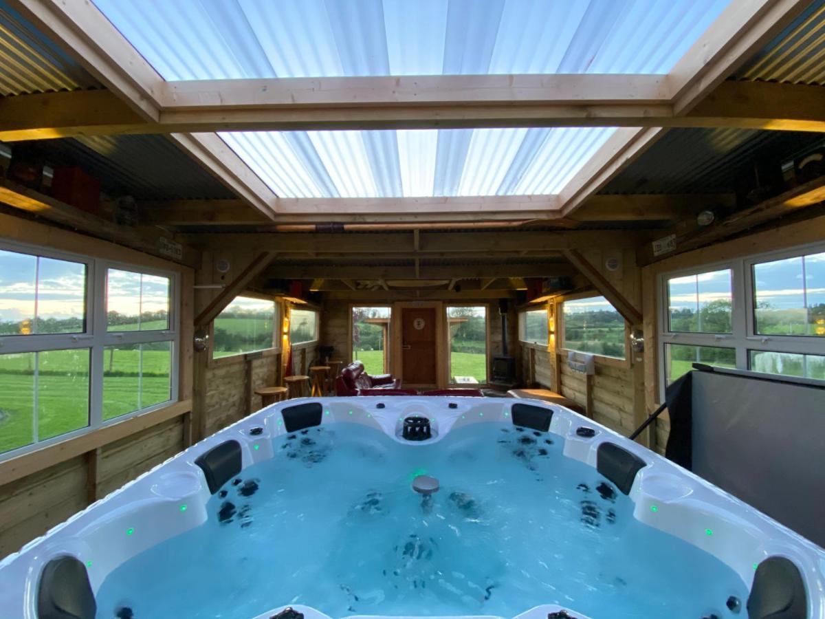Sleeps 12 Hot Tub Sauna Cinema Pets Welcome Эннискиллен Экстерьер фото
